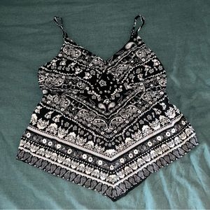 Adorable Vintage Handkerchief Style Bandana Top SIZE MEDIUM